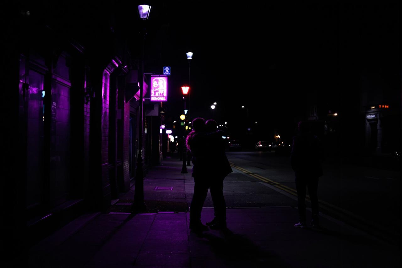 某男星被拍到与经纪人当街拥吻,疑似地下情曝光
